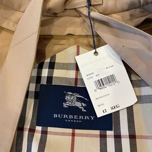 NWT Women’s Burberry lined trench size 12